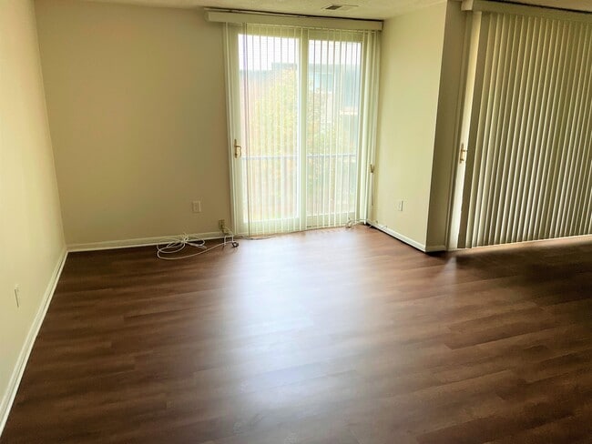 Living room - 10222 Prince Plz