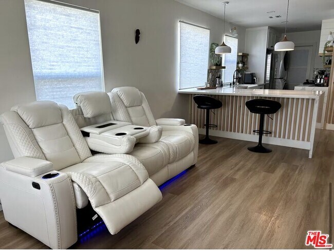 Foto del edificio - 5146 W 130th St