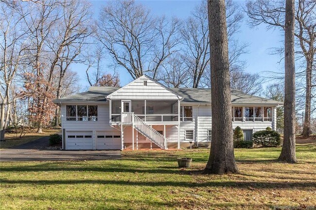 Building Photo - 466 Hollydale Rd