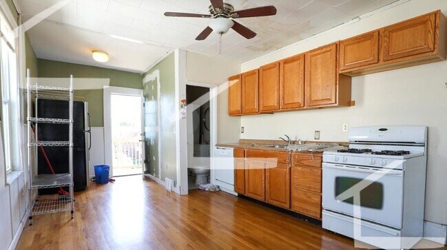 Building Photo - Avl NOW - No Fee! Spacious Brighton Center 3BR/1.5BA