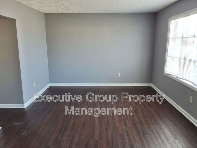 Foto del edificio - 1221 Clear Ridge Ln