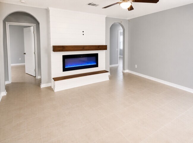 Foto del edificio - 5927 Golden Cove Rd