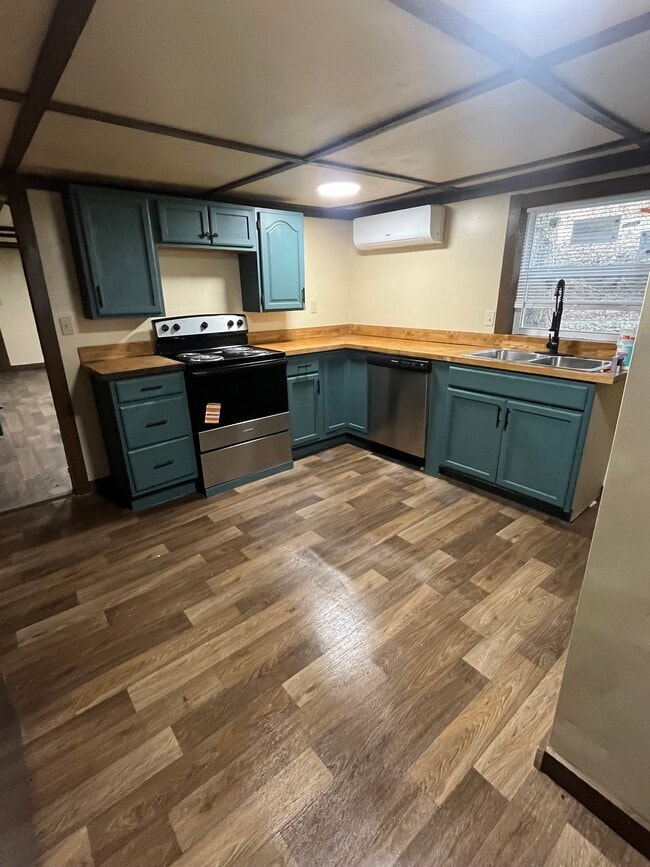 Building Photo - 826 Marcum Rd