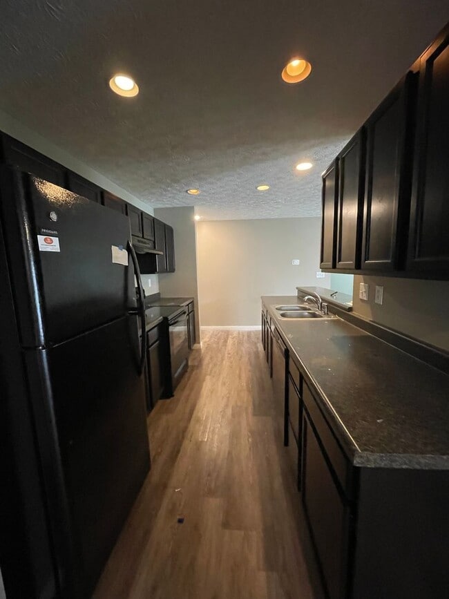 Building Photo - 3950 Austrian Ct