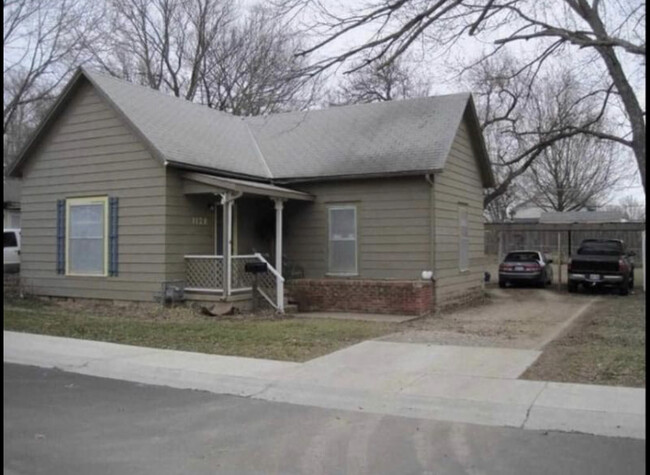 Building Photo - 1128 N School St