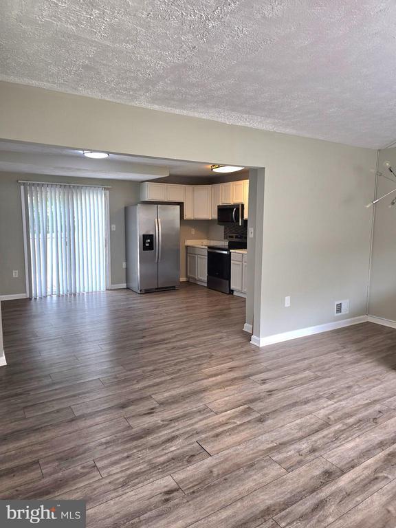 Building Photo - 8313 Gibbons Dr