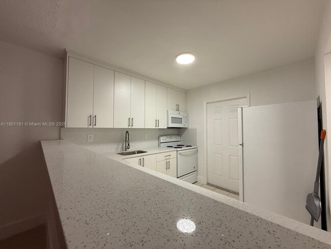 Foto del edificio - 15221 NE 6th Ave
