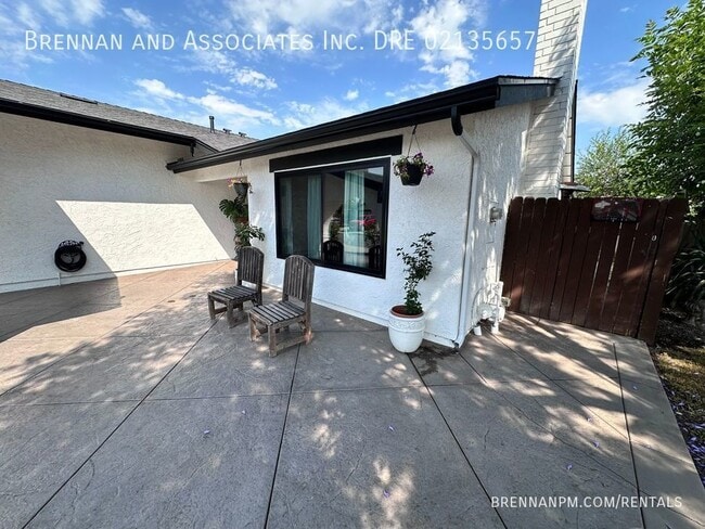 Foto del edificio - Charming 3-Bedroom Home in Escondido: Mode...