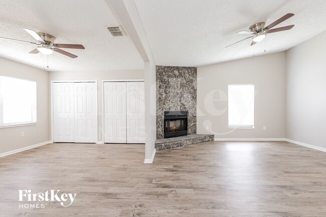 Foto del edificio - 704 Del Rio Way