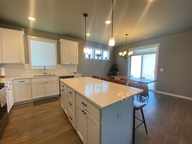 Building Photo - Beautiful 3-Bedroom Home with Covered Rear Patio-Cheney Available for a September 10th Move in!