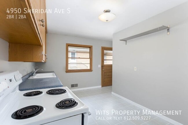 Building Photo - 2 Bedroom Duplex Near Lake Harriet