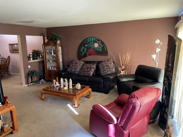 Sala de estar en la entrada - 1103 W Francis St