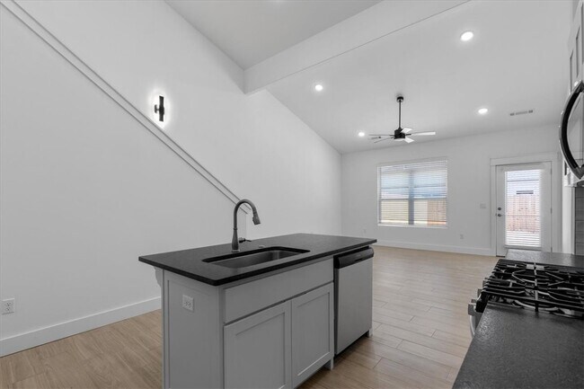 Foto del edificio - 717 Sun Meadows Loop