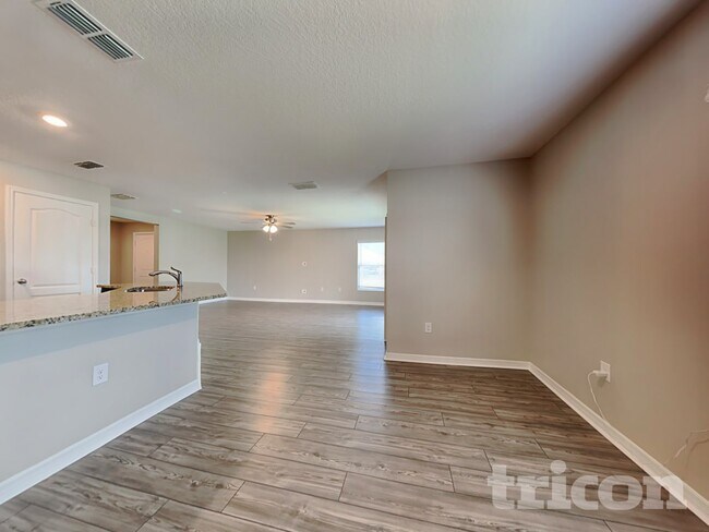 Foto del edificio - 304 Kensington View Dr