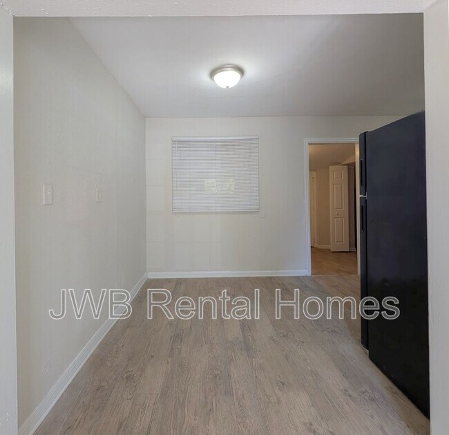 Foto del edificio - 4621 Suray Ave