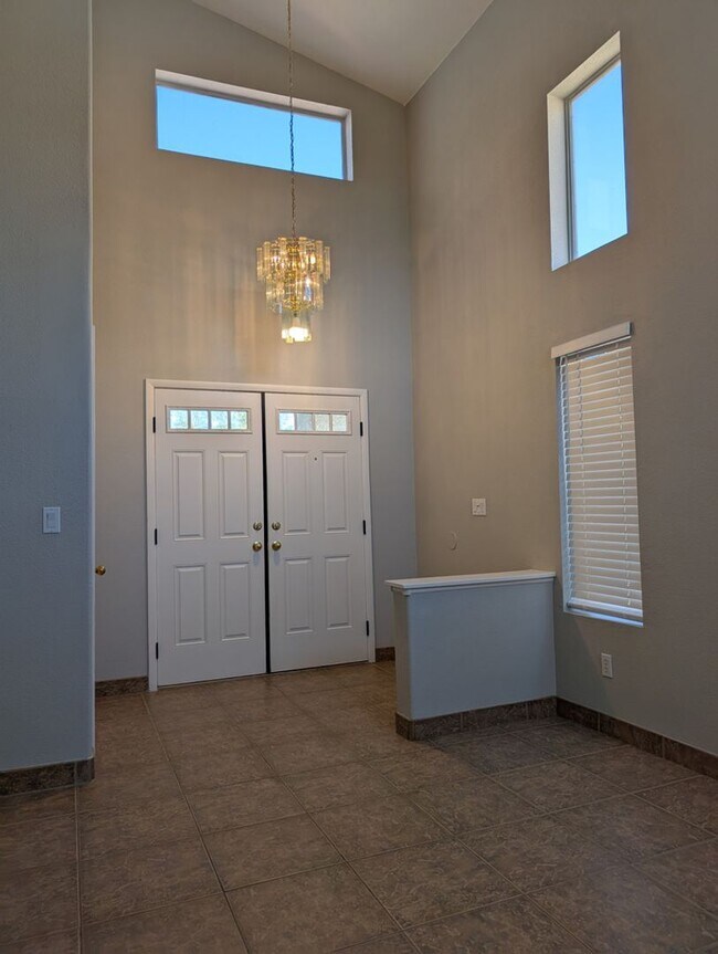 Building Photo - 4-BEDROOM HOME FOR RENT IN NORTH LAS VEGAS