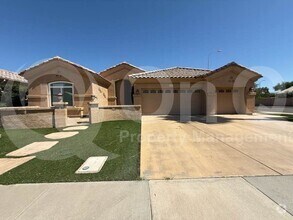 Building Photo - 830 W Cherrywood Dr