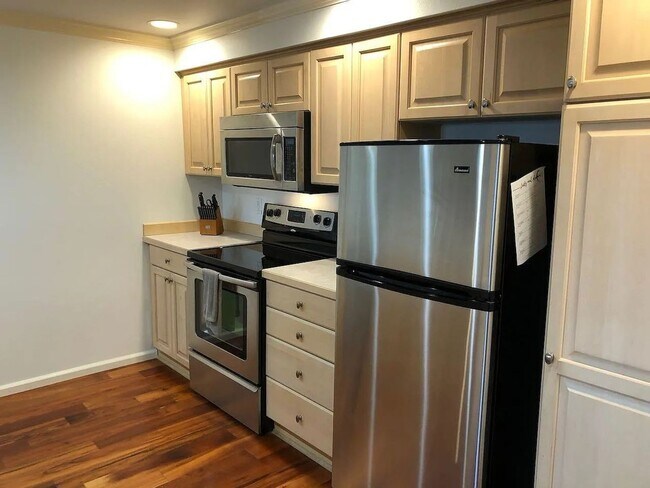 Building Photo - Fresh & Contemporary 1 bed, 1 bath with la...