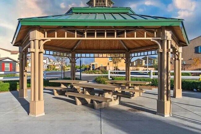 Foto del edificio - 1676 Gold Medal Ln