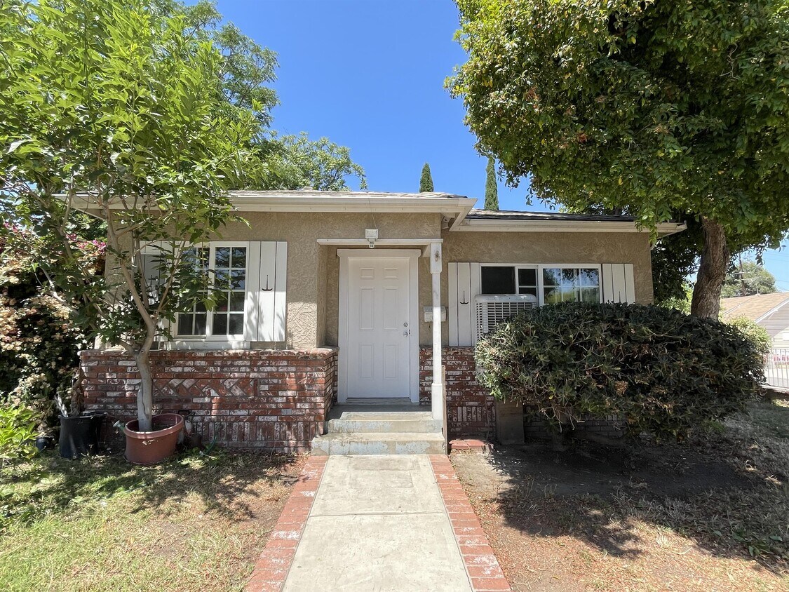 1102 S Washburn Ave, Corona, CA 92882 House Rental in Corona, CA