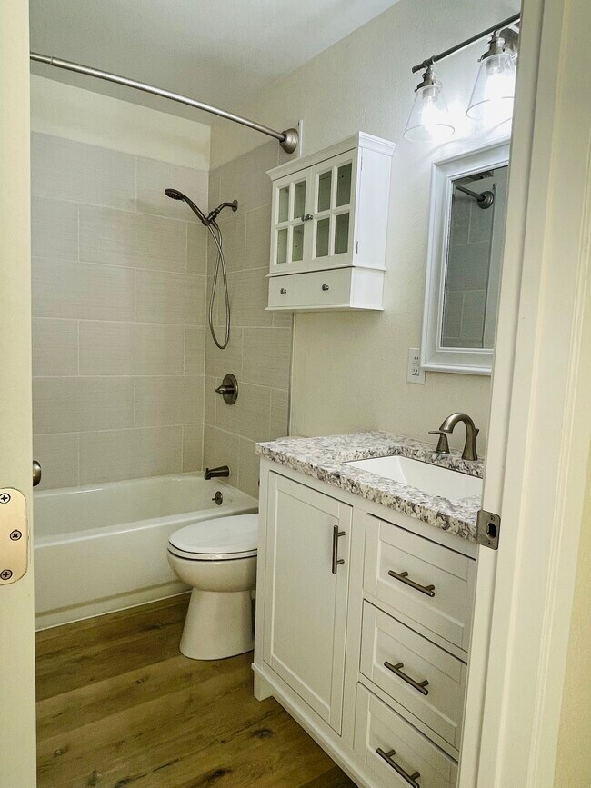 Foto del edificio - 1812 Rose Ave