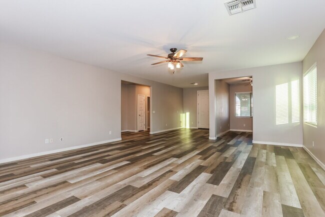 Building Photo - 878 W Ayrshire Trail