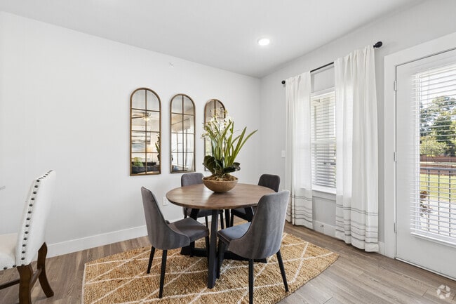 1BR, 1BA - 811SF - Dining Area - Sage Highland Creek 55+ Active Adult