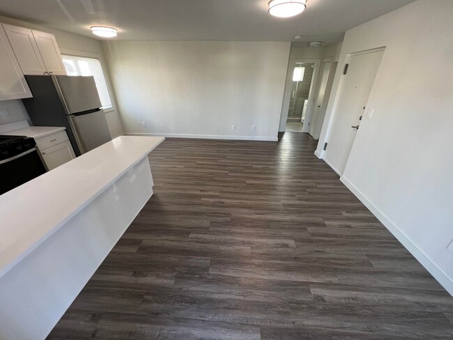 Interior Photo - 400 3rd Ave