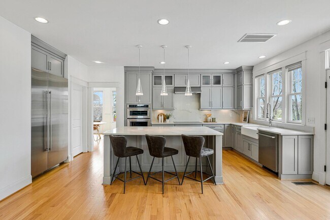 Photo - 938 Dead Run Dr House