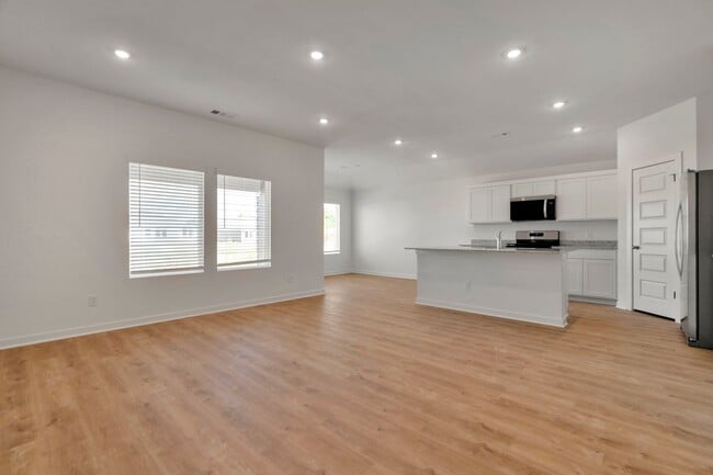 Building Photo - Brand-New 3 Bedroom Home in Prairie Grove!...