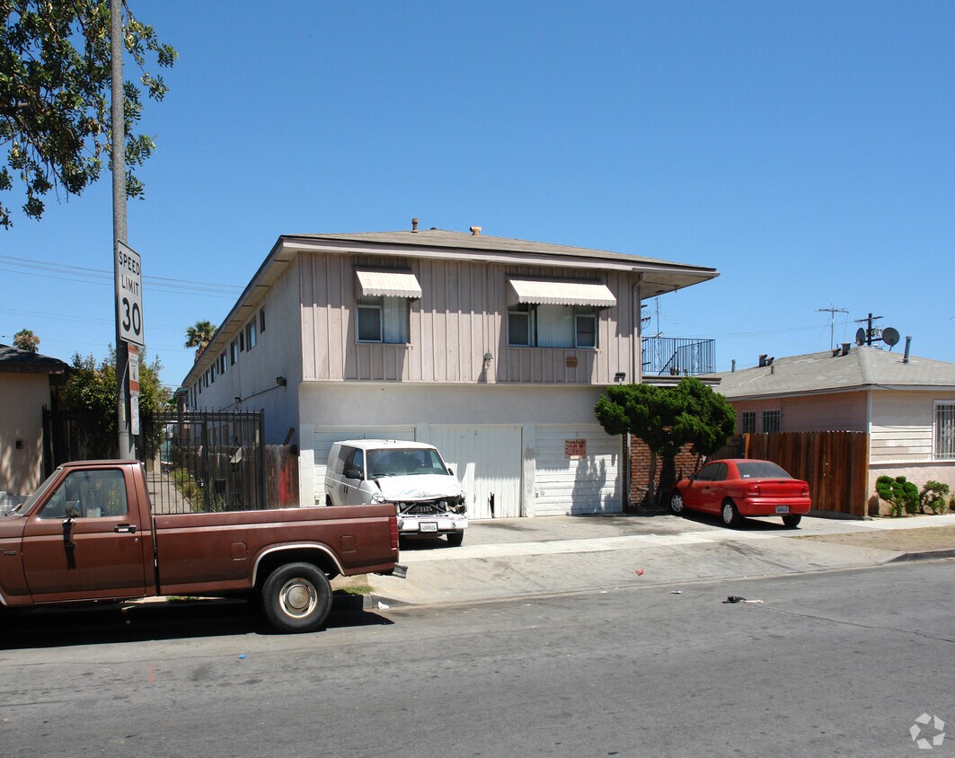 Building Photo - 1834 Pine