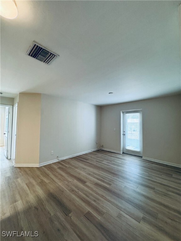Foto del edificio - 2435 Lantana Ave S