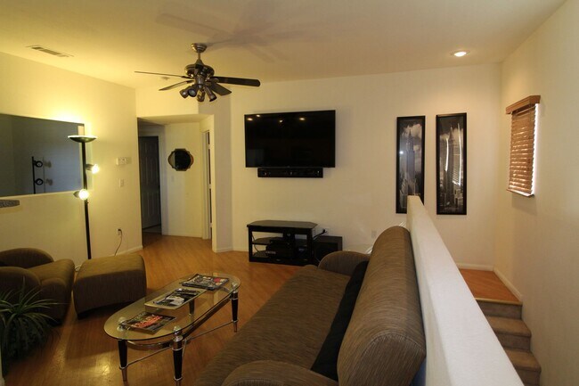 Building Photo - SHOWINGS AVAILABLE NOW