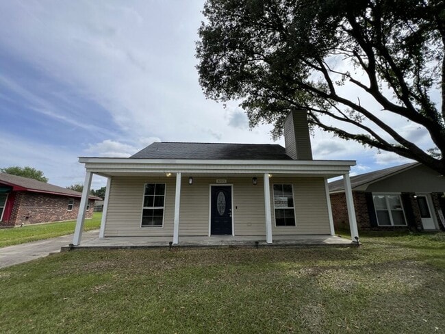 Building Photo - 8725 Fairoaks St