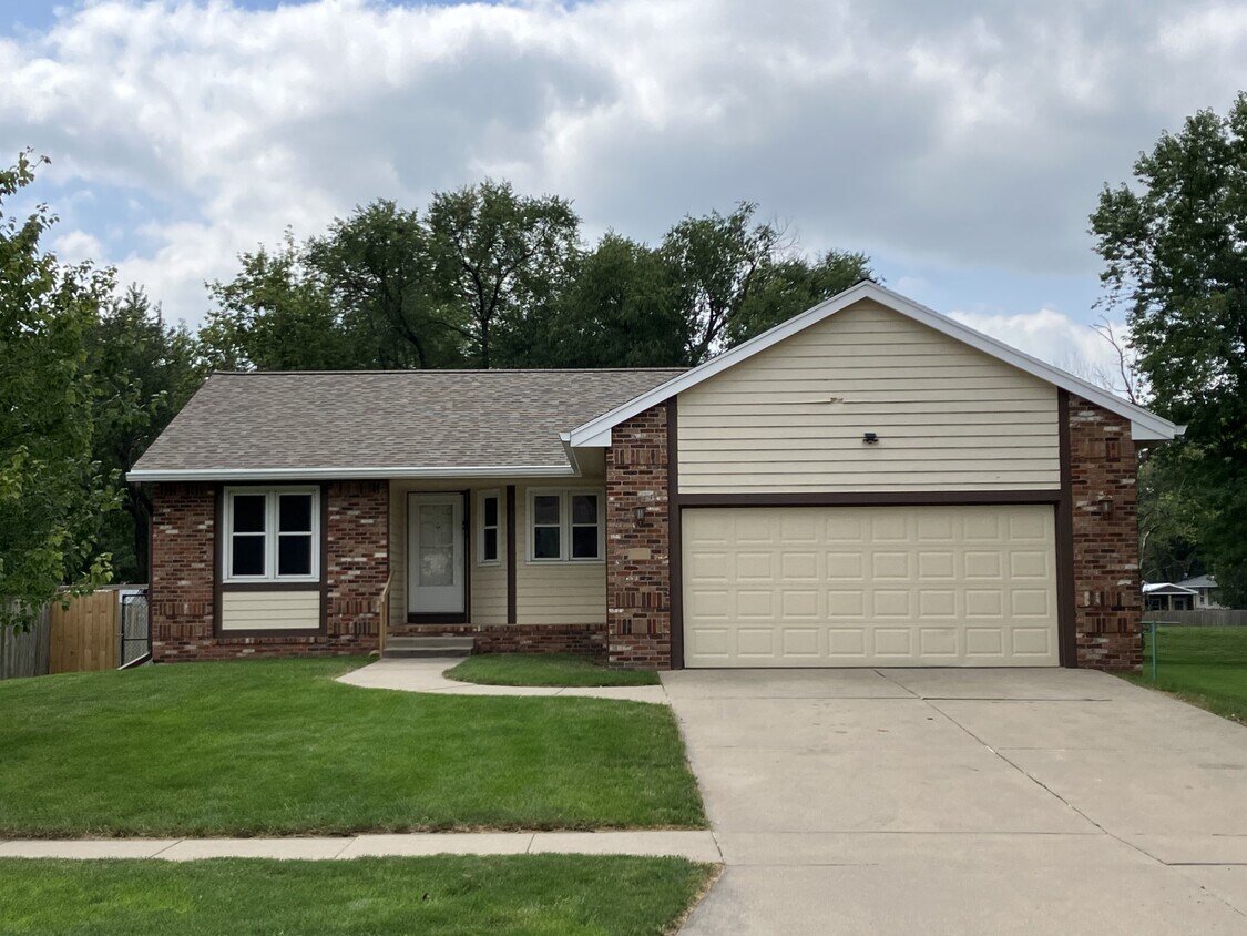 2 Windfield Pkwy, Waukee, IA 50263 House Rental in Waukee, IA