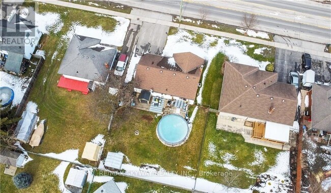 Building Photo - 207 THOROLD Rd