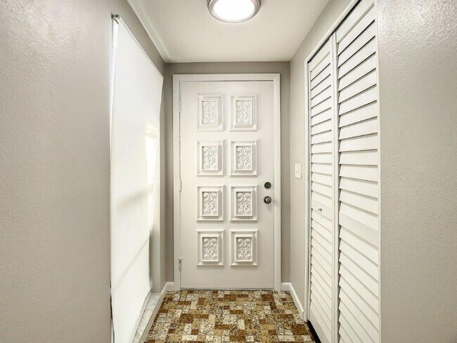 Building Photo - JUST REDUCED!! Gorgeous 3/2 1272 Sq. Ft. u...