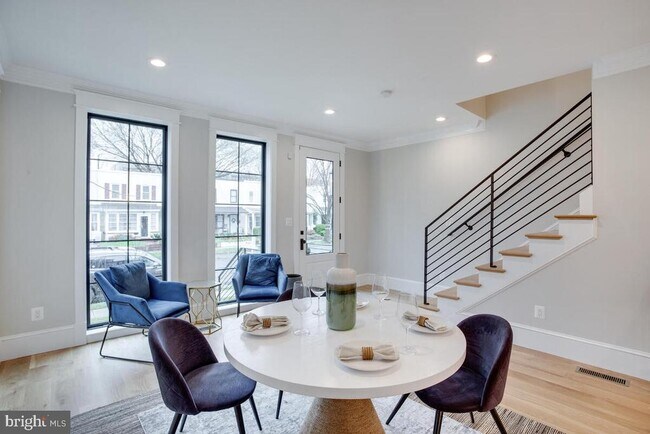 Foto del edificio - 607 N Alfred St