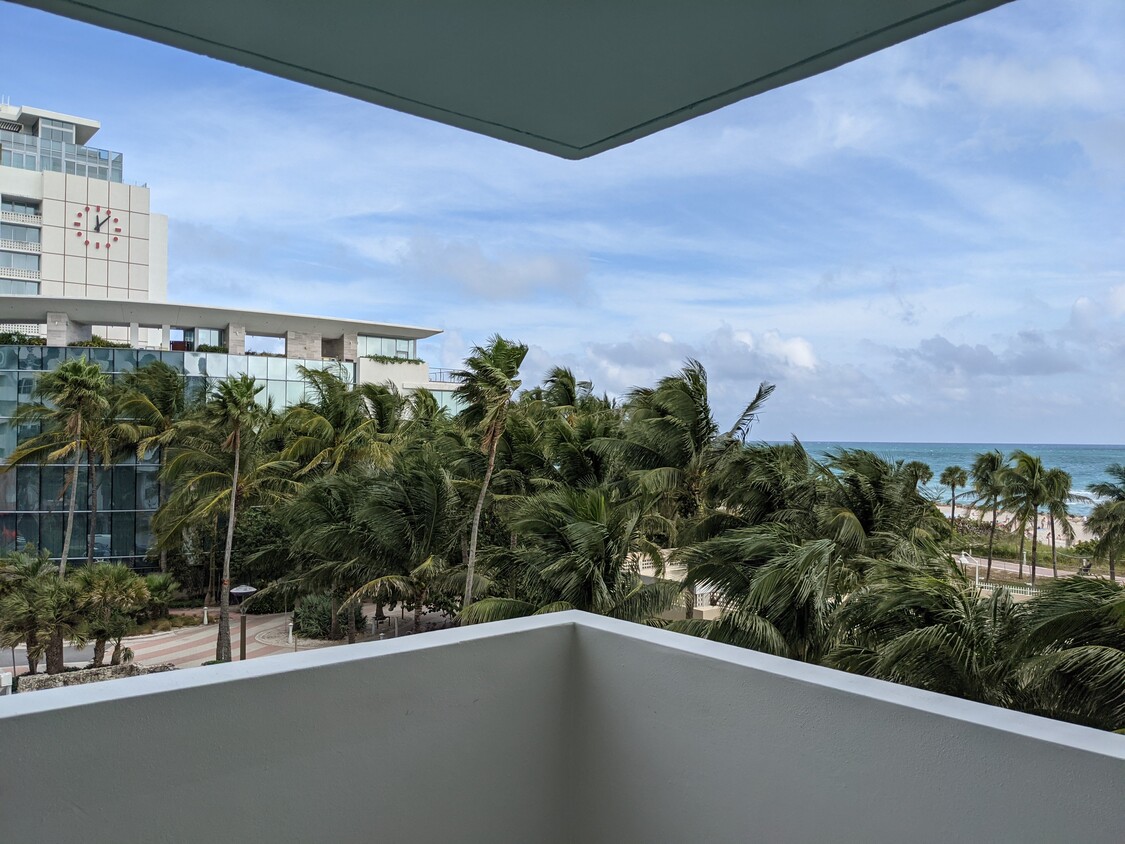 Primary Photo - 2899 Collins Ave
