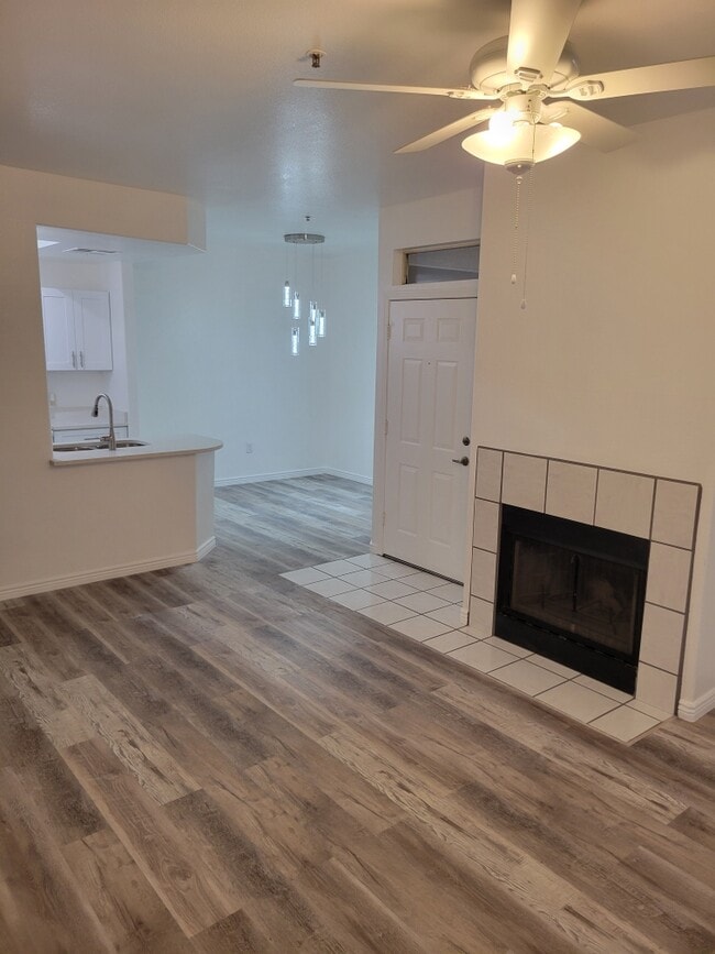 Building Photo - 11375 E Sahuaro Dr