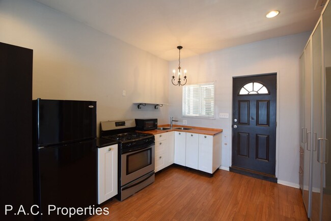 Building Photo - Studio, 1 bath Apartment - 12007 Burbank B...