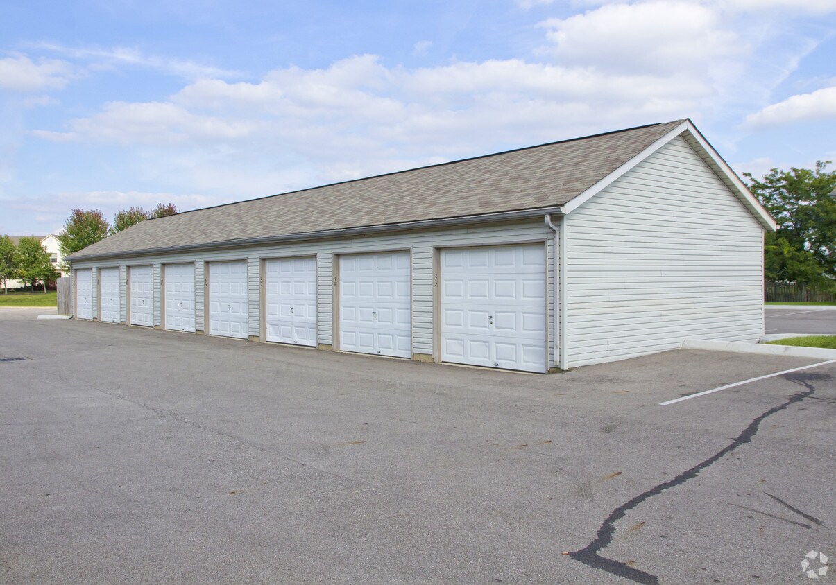 Building Photo - 8441-8447 Oak Village Blvd