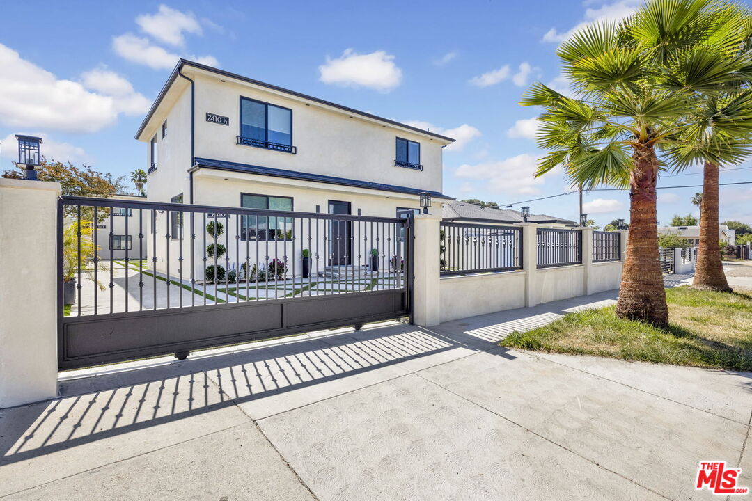 Foto principal - 7410 Denny Ave