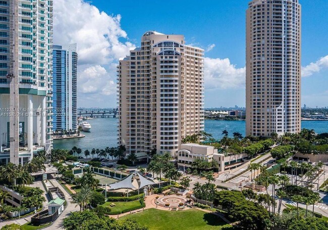 Foto del edificio - 888 Brickell Key Dr