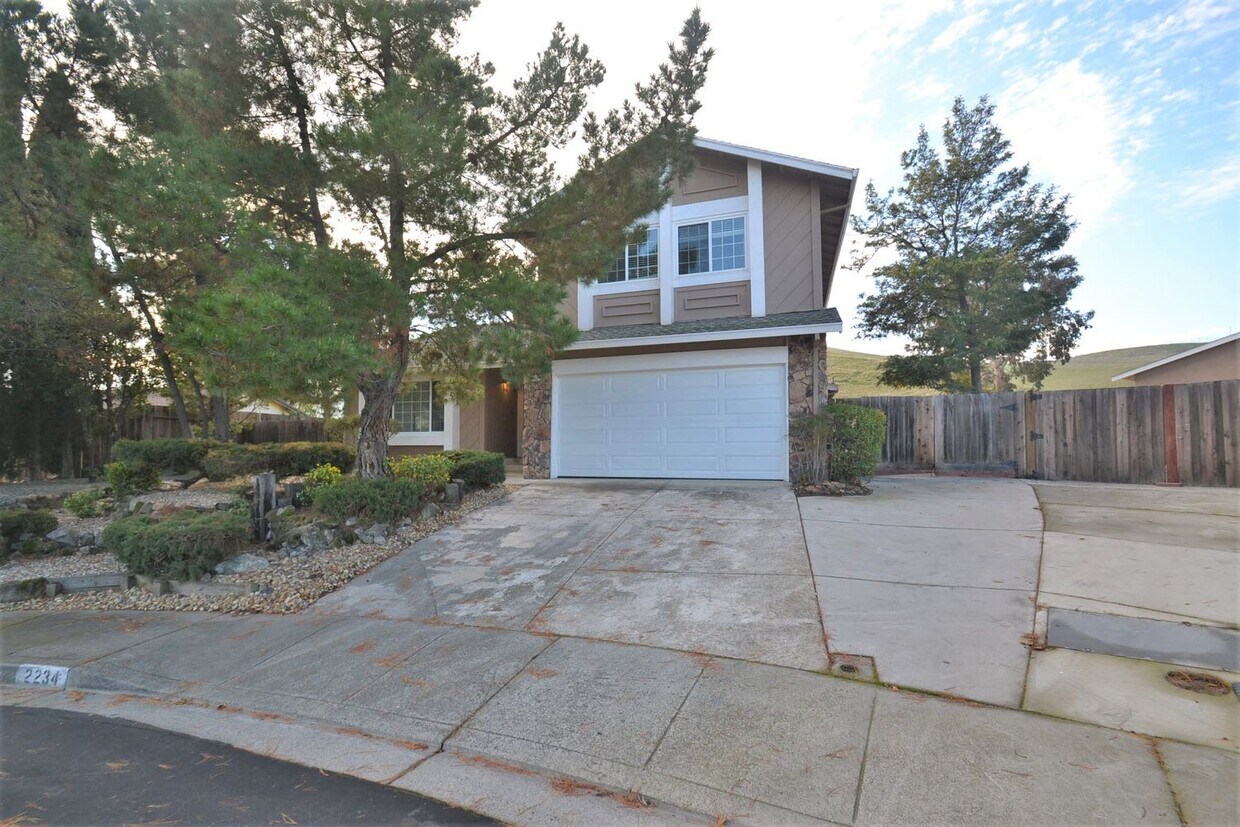 Primary Photo - 2234 Ridgecrest Way