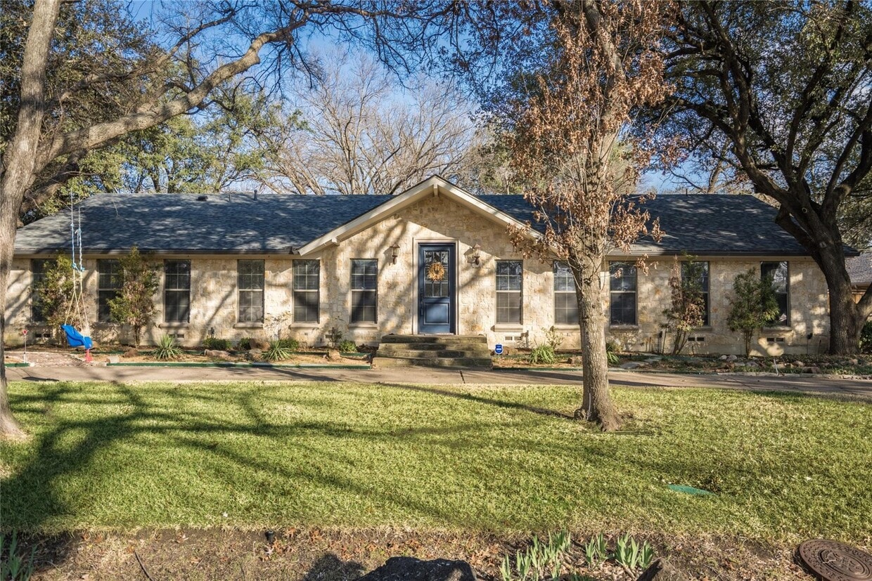 Jewel of Home, Large Lot, in Wonderful Walkable Neighborhood! - Jewel of Home, Large Lot, in Wonderful Walkable Neighborhood!