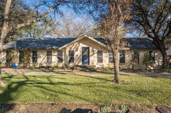 Jewel of Home, Large Lot, in Wonderful Walkable Neighborhood! - Jewel of Home, Large Lot, in Wonderful Walkable Neighborhood!