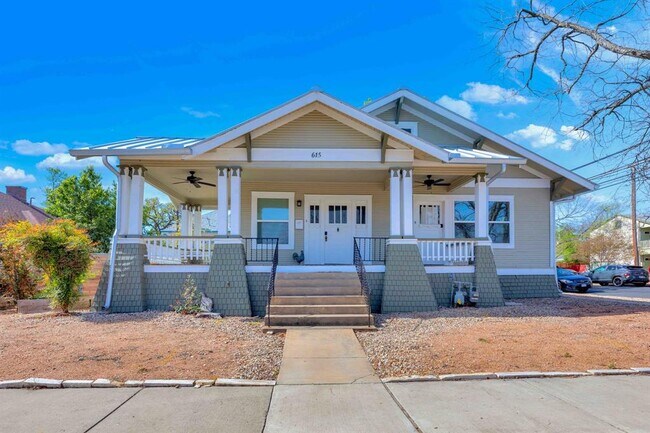 Foto del edificio - 615 W 33rd St