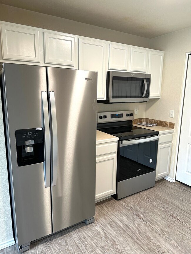 Building Photo - Newly remodeled 2-Bedroom/2-Bath Apartment!