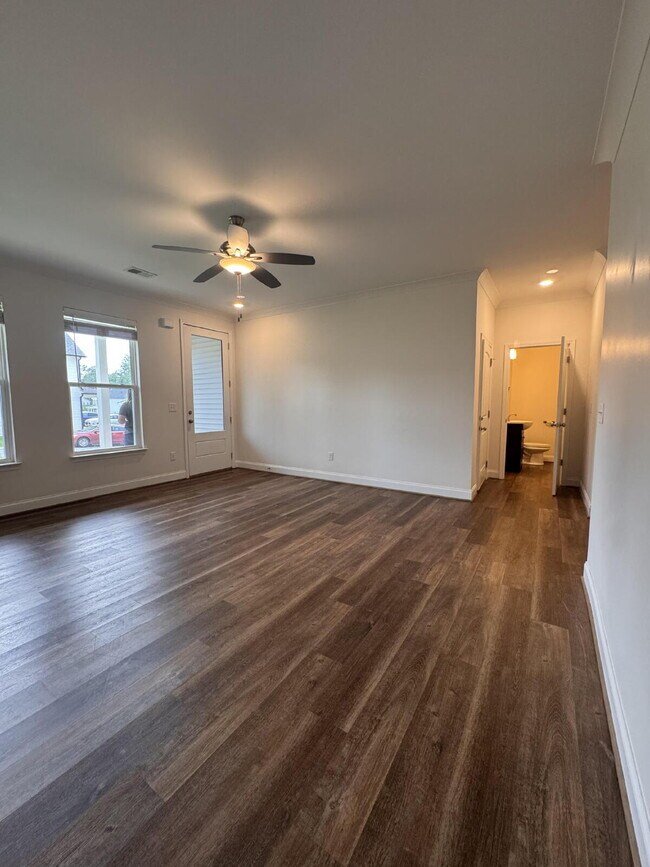 Foto del edificio - Beautiful 5-Bed, 3-Bath Home in Travelers ...